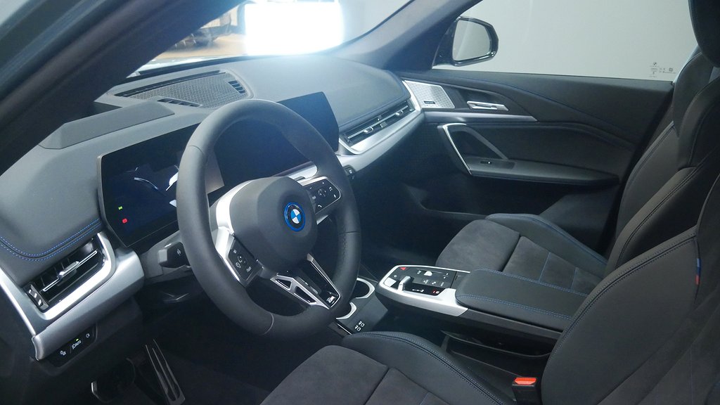 BMW iX1 xDrive 30/M-Sport/Innovation/Adaptiv farth/Drag/HK/