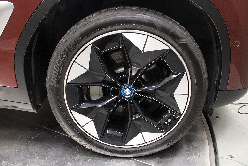 BMW iX3 Charged Plus / Dragkrok / Vinterhjul
